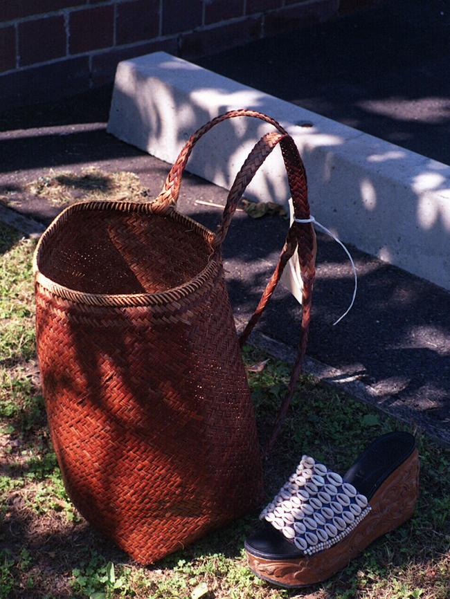 Missing model Revelle Balmain, of Rose Bay, police find clothing, basket & shoe of model presumed dead, Kingsford area. 11 November 1994 General
