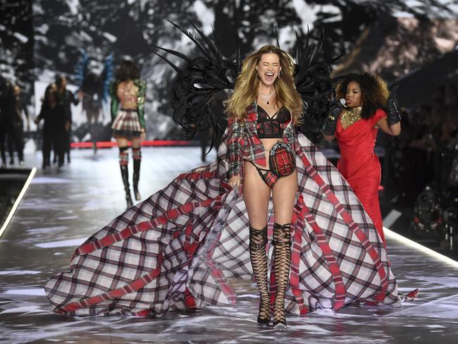 Behati Prinsloo walks the runway as Leela James performs during the 2018 Victoria's Secret Fashion Show at Pier 94 on Thursday, Nov. 8, 2018, in New York. (Photo by Evan Agostini/Invision/AP)