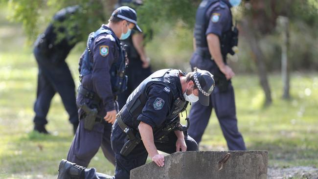 Police at the scene of the fatal shooting Salt Ash. Picture: NCA NewsWire / Peter Lorimer.