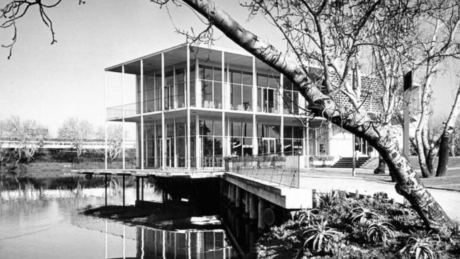 Ernest's Restaurant on the River Torrens in 1965.