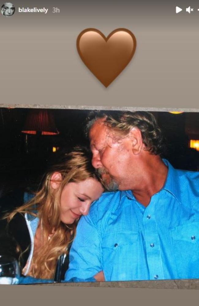 Blake Lively honoured her late dad with this adorable family photo.