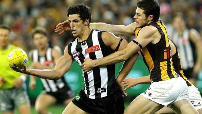 Isaac Smith tackles Scott Pendlebury at the MCG in 2015. Picture: Tim Carrafa