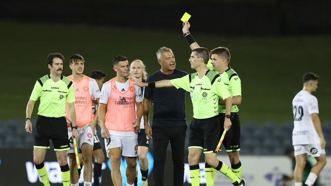 Wanderers head coach Marko Rudan protests to the referee after full-time in the clash with Macarthur FC at Campbelltown Stadium. (Photo by Mark Metcalfe/Getty Images)