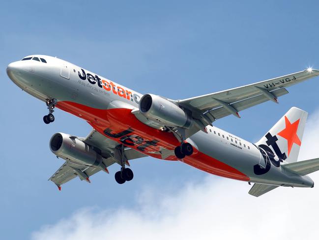 Jetstar plane coming in to land at Coolangatta airport, taken from Currumbin Alley.