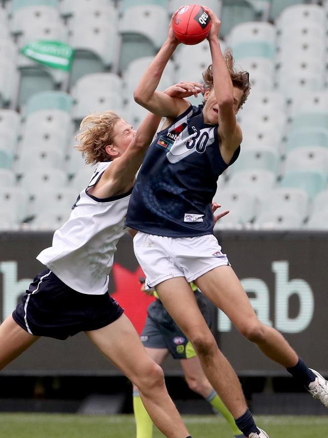 Jones marks for Vic Metro during the Under-18s championships.