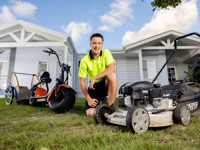 DAILY TELEGRAPH OCTOBER 3, 2024Jett Paludan, 15, runs a successful lawn care business in Casuarina. Picture by Luke Marsden.