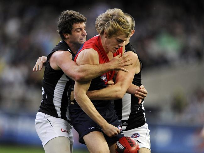 Jack Watts gang-tackled by Collingwood players when he had his first touch on debut.