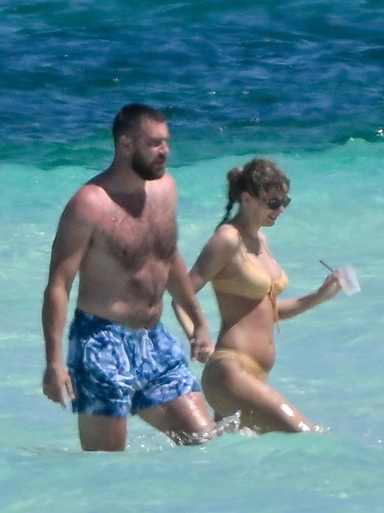 Swift showed off her slim physique as she held hands with her man. Picture: Backgrid