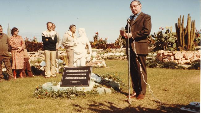 Rev Kelvin Benn dedicates a plaque in remembrance of the garden’s founder, Joe Lowrey, in 1984. Picture: Mallala Museum