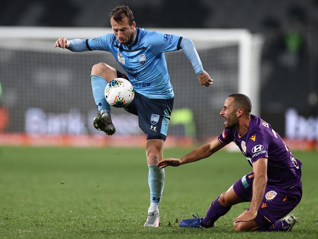 Le Fondre in action in the A-League semi-final.