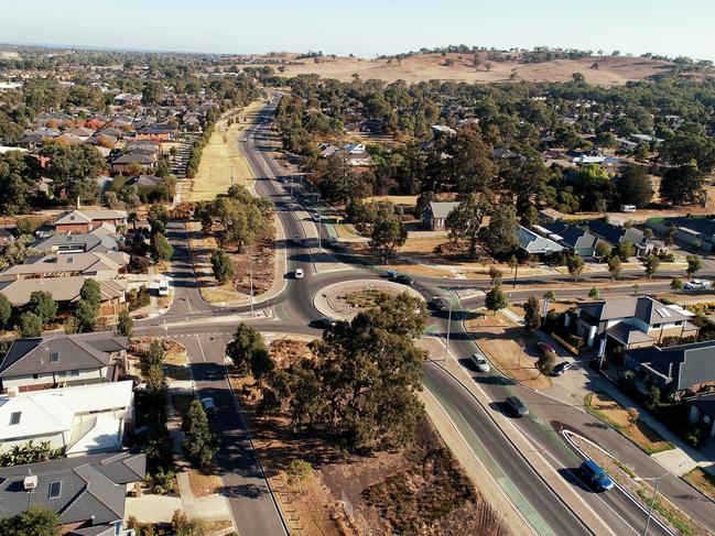 The Francesca Dr roundabout in Mernda will be removed and replaced by traffic lights.