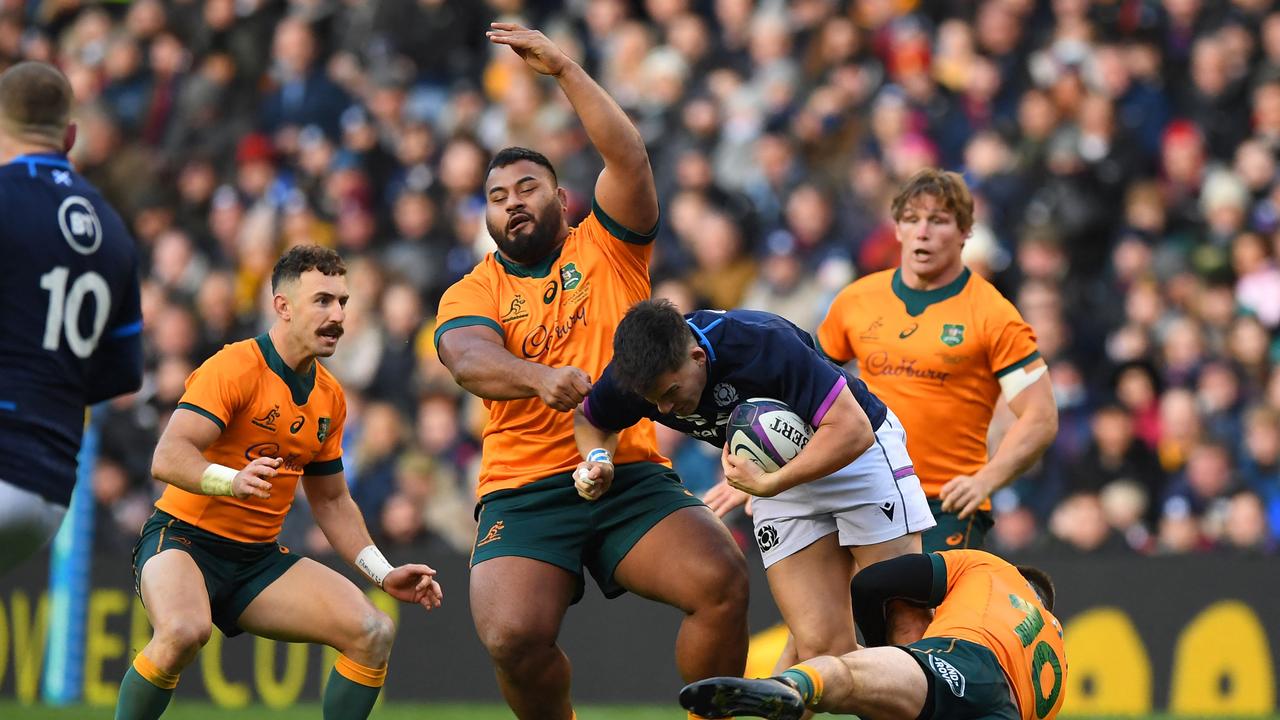 Australia's Taniela Tupou (C) is hurt after a clash with Scotland's centre Sam Johnson (centre right) during the Autumn International rugby union match between Scotland and Australia at Murrayfield Stadium in Edinburgh on November 7, 2021. (Photo by ANDY BUCHANAN / AFP)