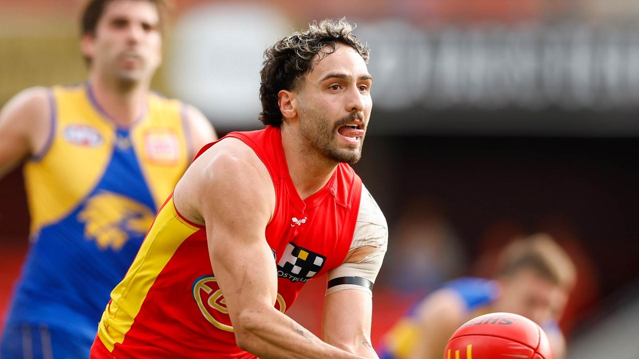 GOLD COAST, AUSTRALIA - JULY 31: Izak Rankine of the Suns handpasses the ball during the 2022 AFL Round 20 match between the Gold Coast Suns and the West Coast Eagles at Metricon Stadium on July 31, 2022 in Gold Coast, Australia. (Photo by Russell Freeman/AFL Photos via Getty Images)