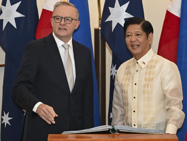 CANBERRA, AUSTRALIA, NewsWire Photos. FEBRUARY 29, 2024: Prime Anthony Albanese welcomes President of the Philippines Ferdinand R Marcos Jr as he arrives for a bilateral meeting at Parliament House in Canberra. Picture: NCA NewsWire / Martin Ollman