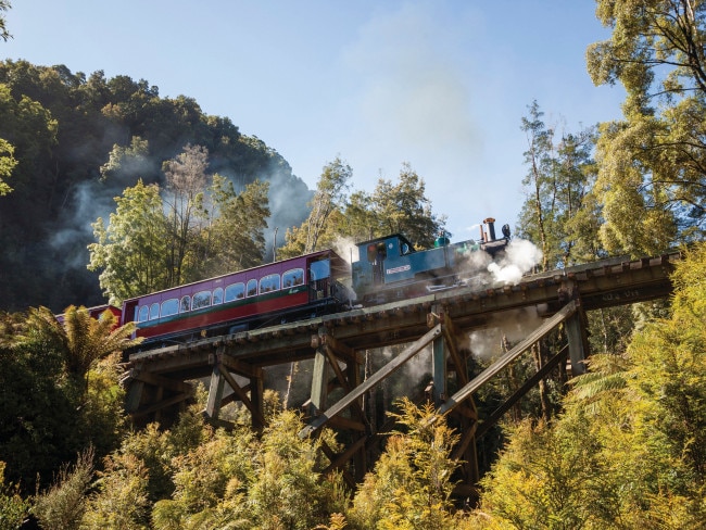 steam train tour queenstown tasmania