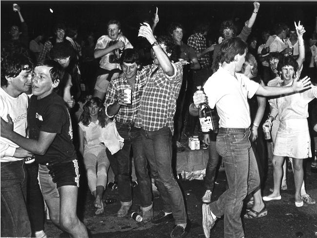NYE celebrations at Barwon Heads in 1983