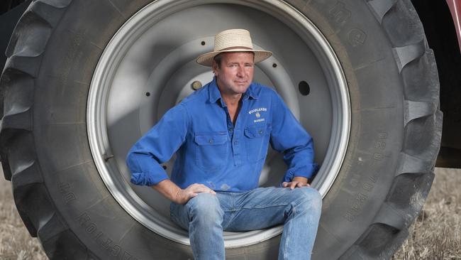 The VFF’s board needs to go in the wake of a blow out in borrowings, loss of members and failure to listen to grassroots members, says former VFF Grains Group president Brett Hosking.