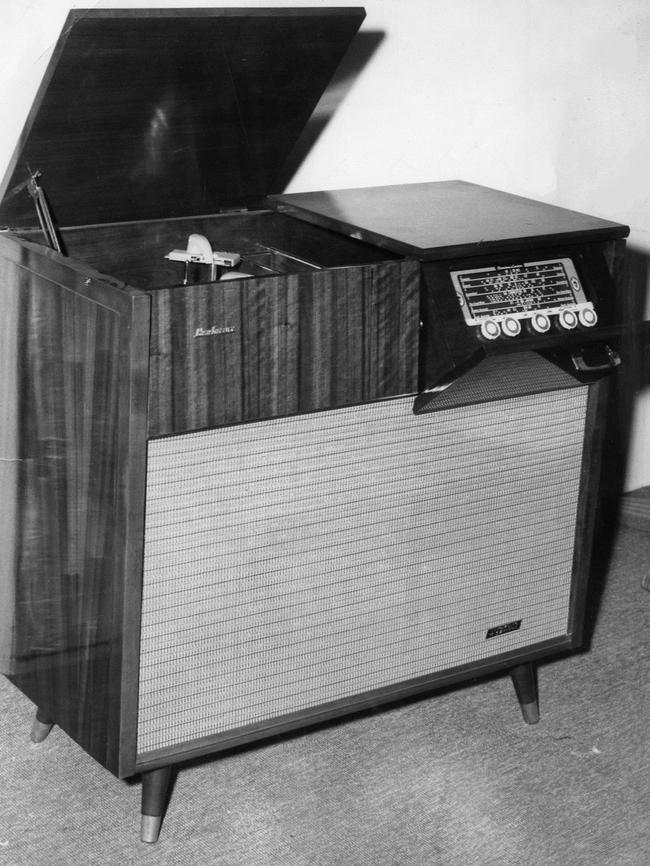 The Stromberg-Carlson High Fidelity deluxe radiogram from 1958.