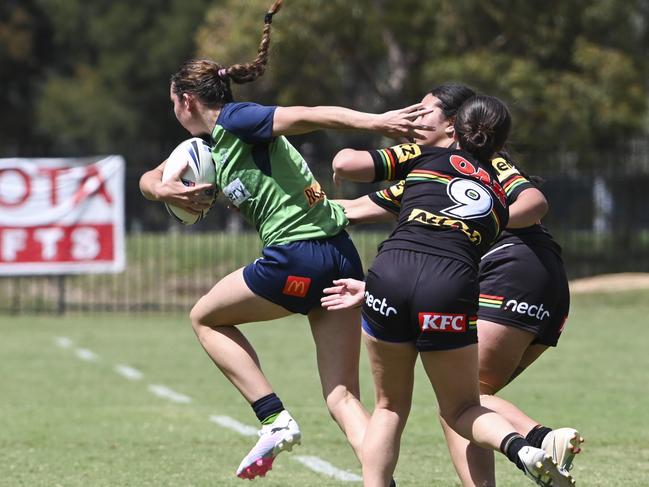 Elise Simpson breaks through a tackle. Picture: Martin Ollman