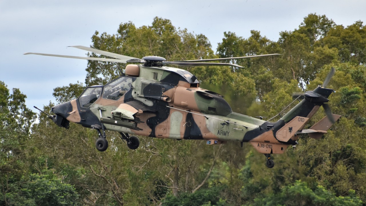 Debris found in search for missing crew after military helicopter crashes in Queensland - Sky News Australia