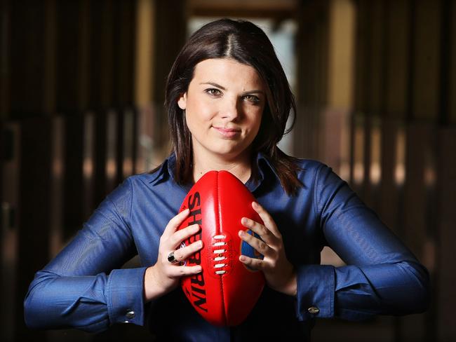 Kelli Underwood calls AFL for ABC radio, netball for Fox Sports and tennis for the BBC.