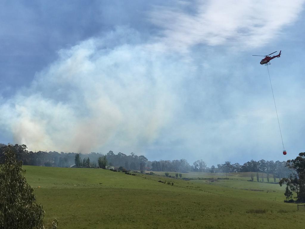 Tasmania Fire Service ( TFS ) attend a bushfire in Electrona. Picture: EDDIE SAFARIK