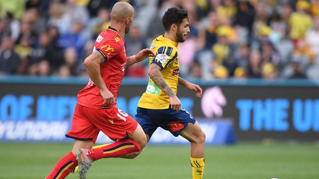 Central Coast Mariners Daniel De Silva competes for possession with Adelaide United’s James Troisi during the Reds 2-1 loss at Central Coast Stadium. (AAP Image/Dan Himbrechts)