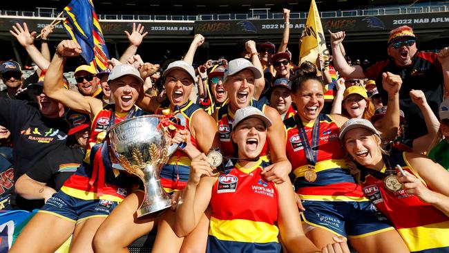 Erin Phillips, Ebony Marinoff, Danielle Ponter, Marijana Rajcic, Stevie-Lee Thompson and Nikki Gore of the Crows celebrate with fans.