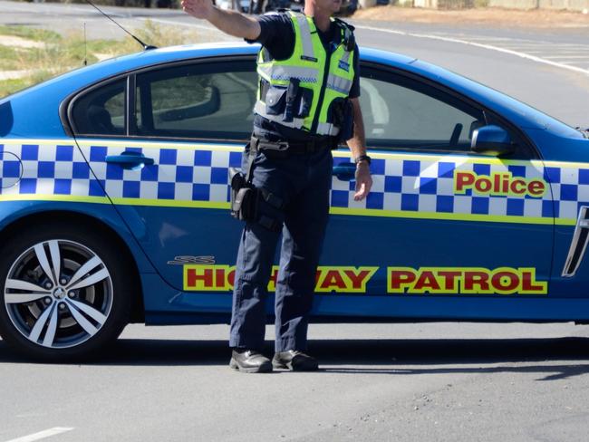 Police block Howard Street Jackass Flat during the seige in Bendigo. Picture Daryl Pinder