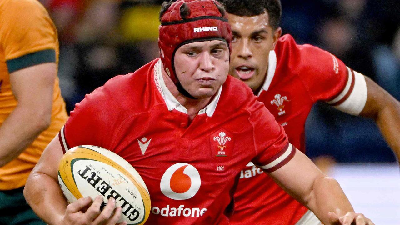 Which famous English cricketer’s grandson played for Wales against the Wallabies?
