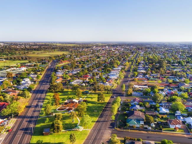 ESCAPE. Australian travel cover story. 22nd Jan, 2023. Dubbo council, great western plains, macquarie river, west dubbo, western plains. Picture: iStock