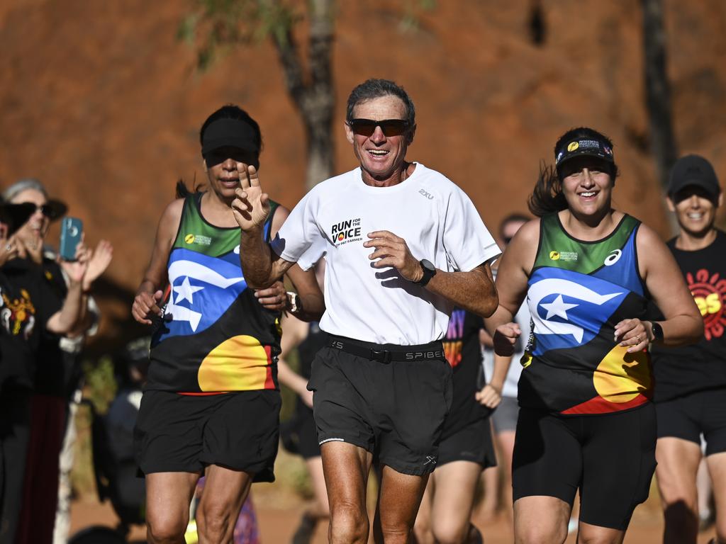 Ex-Liberal MP’s 14,400km run for yes arrives at Uluru