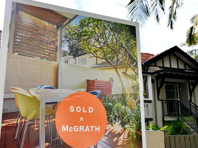 SYDNEY, AUSTRALIA - NewsWire Photos JUNE, 14, 2021: A sold/for sale sign on a residential property in Sydney's east. Picture: NCA NewsWire/Joel Carrett