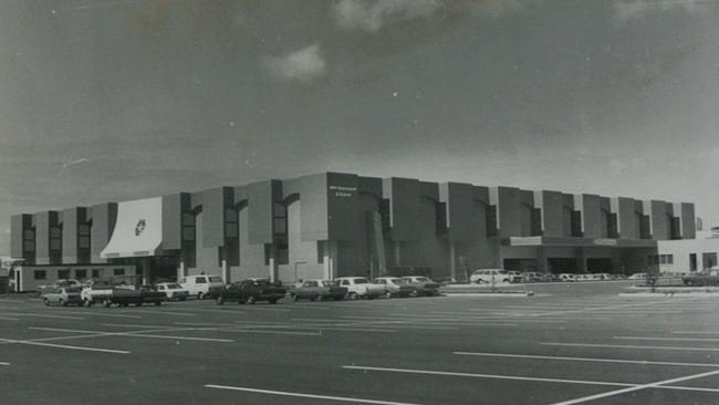 The McDonnell & East store at Pacific Fair, 1977. Source: John Oxley Library, State Library of Queensland.