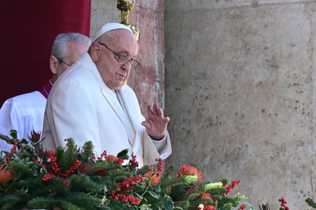 Pope kicks off Christmas under shadow of war