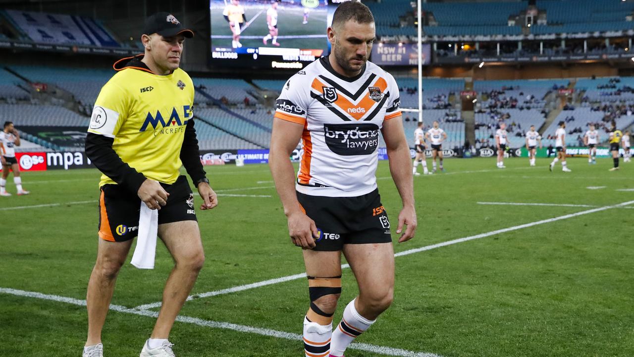 Robbie Farah of the Tigers leaves the field injured