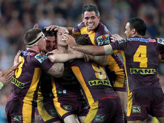 SPORT. BCM. 17/9/11. Darren Lockyer of Brisbane celebrates kicking the winning field goal during the NRL second Semi-Final between the Brisbane Broncos and the St George Illawarra Dragons played at Suncorp Stadium. Pic Darren England.