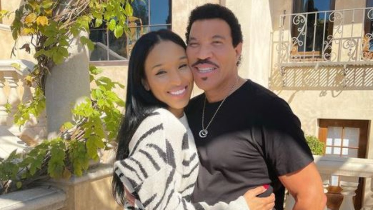 Lionel Richie fans shook over his 40-year-age gap with girlfriend