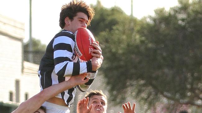 Nathan Fowler flies high for Wallan. Picture: Aaron Cook