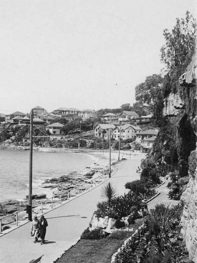 Marine Parade between Manly Beach and Fairy Bower. Photo Northern Beaches Library