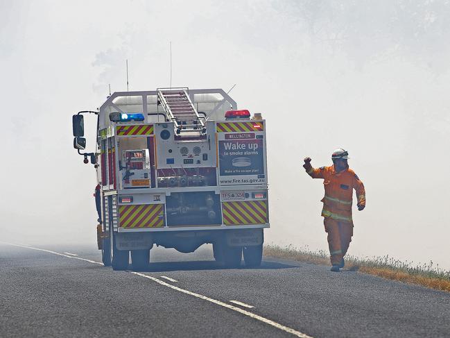 Thick smoke severely reduced visibility along Elderslie Rd. Picture: ZAK SIMMONDS