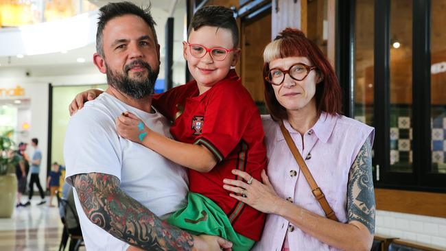 Nathan and Dexter Everett with Tracy Sullivan. Picture: Newscorp Daily Telegraph/ Gaye Gerard