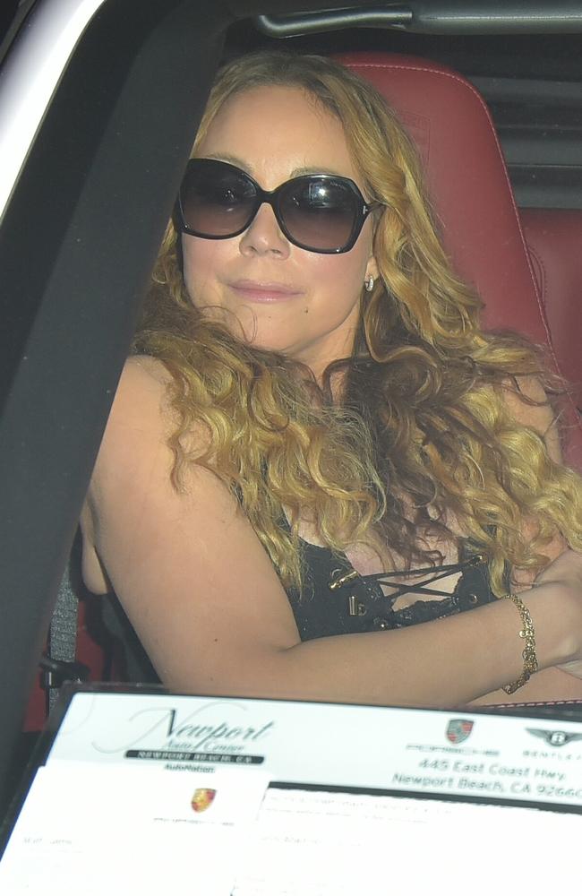 Mariah Carey suffers Oscars fashion fail with nip slip