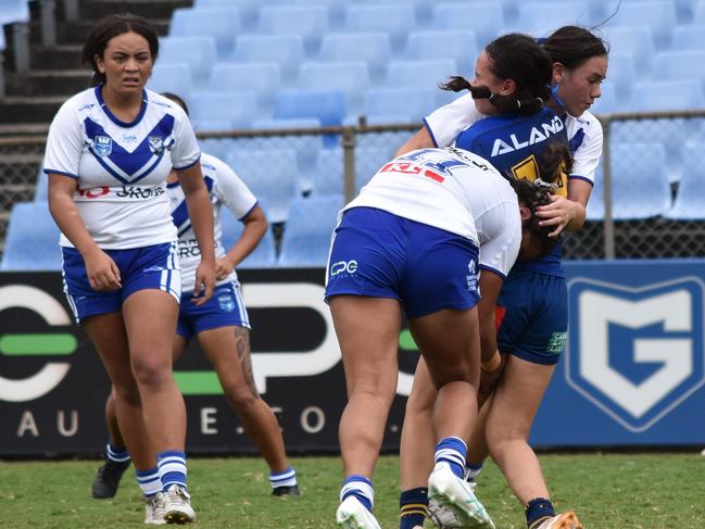 Olivia Vaalele (right) and Aliahana Fuimaono put a shot on Jasmine Rorani. Picture: Sean Teuma