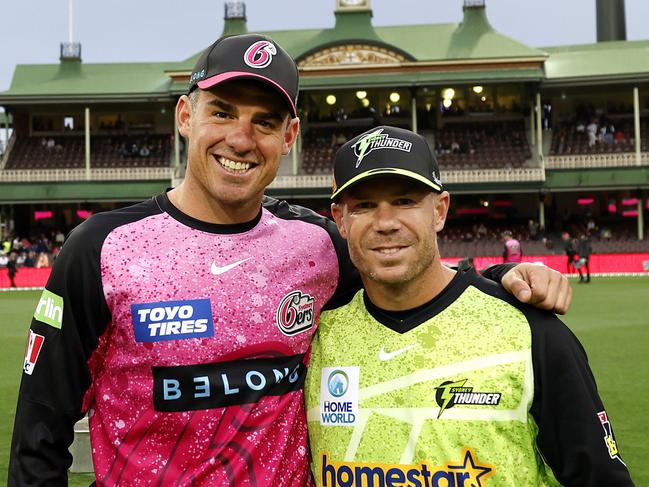 SixersÃ Moises Henriques and Thunder's David Warner at the toss during the Sydney Smash BBL match between the Sydney Sixers and Sydney Thunder at the SCG on January 17, 2025. Photo by Phil Hillyard (Image Supplied for Editorial Use only - **NO ON SALES** - Â©Phil Hillyard )