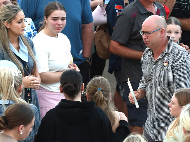 WOORIM  AUSTRALIA  NewsWire Photos TUESDAY 4TH February 2025 Vigil on Woorim beach for shark attack victim Teenage girl Charlize Zmuda,  killed in shark attack late Monday afternoon - Steve Zmuda, father of Charlize (bald head holding candle)  Picture NewsWire/David Clark