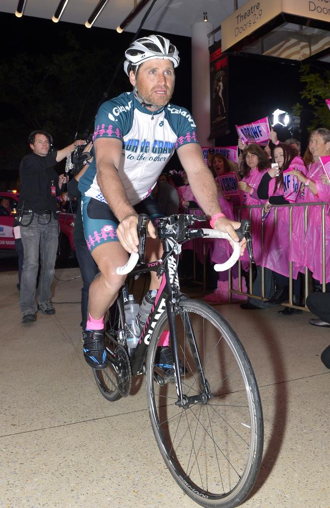 Tour de Crawf — Shane Crawford arrives at The Footy Show at the Crown Perth