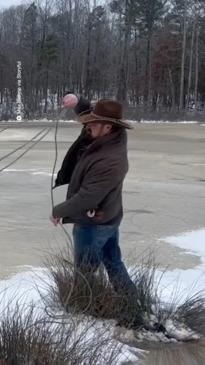 Neighbourhood cowboy saves calf with epic lasso skills