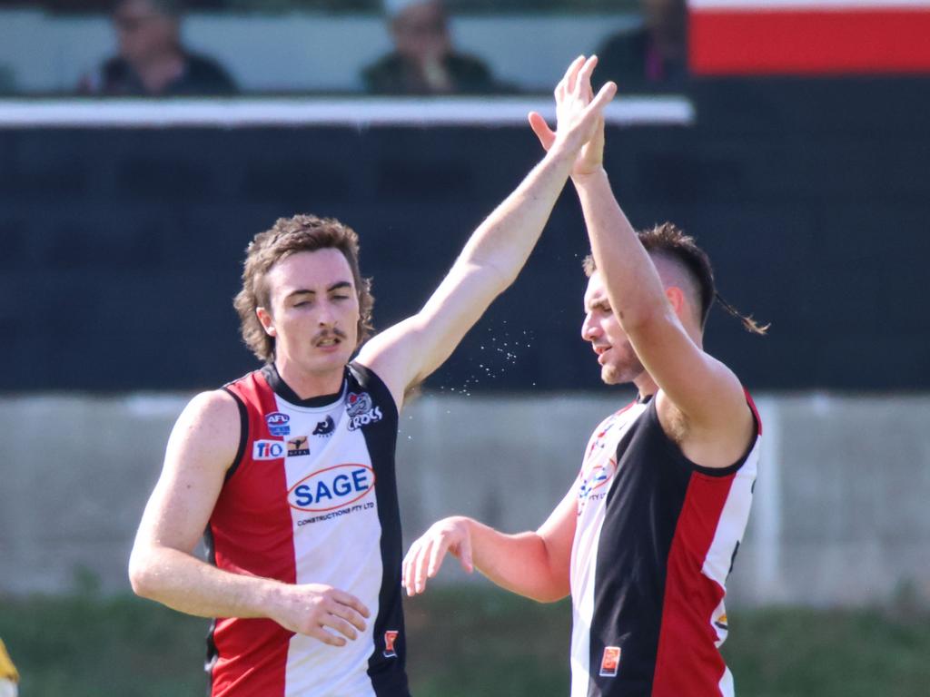 Luke Smith playing for Southern Districts in the 2022-23 NTFL season. Picture: Celina Whan / AFLNT Media