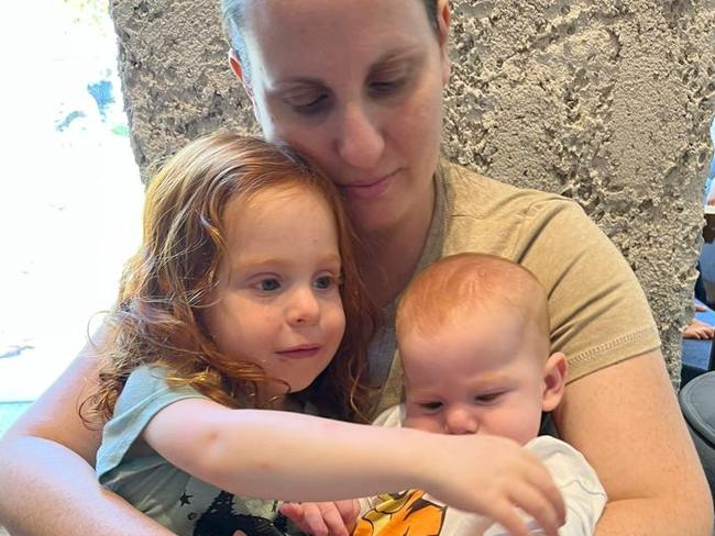 Ariel Bibas, 4 & his brother Kfir, 1, pictured with their mother, Shiri, 32.